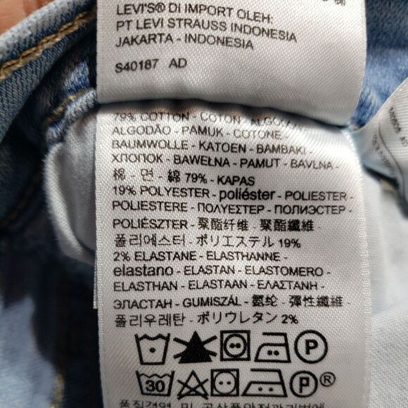 Levis Shorts Womens 28 Blue Light Wash Denim - Picture 6 of 13